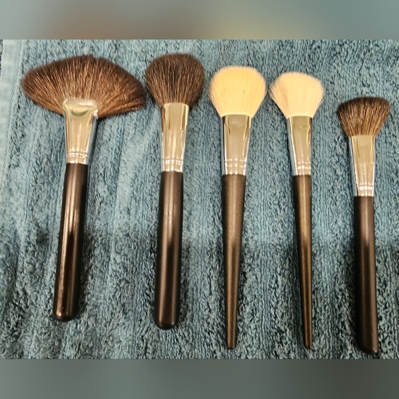 14 Mixed Makeup Brushes - Picture 3 of 6